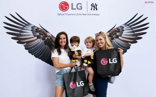  LG전자는 현지시각 2일부터 4일까지 미국 ‘뉴욕 양키스’의 홈 구장인 양키스타디움에서 멸종 위기 동물의 ‘상징적 입양’ 행사를 열었다.