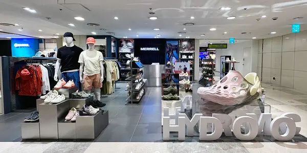 아웃도어 브랜드 머렐이 롯데백화점 본점에 팝업 매장을 열었다. (사진제공. 머렐)