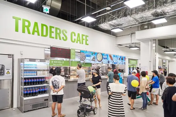 트레이더스 더타운몰 킨텍스점, T카페 전경 (사진제공=이마트)