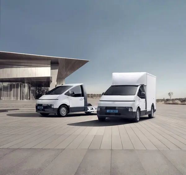  ST1 특장 하이탑(오른쪽)과 ST1 샤시캡 외장 이미지