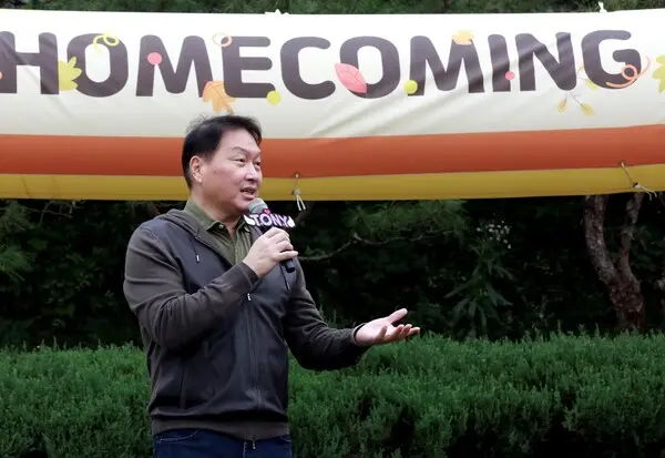 최태원 SK 회장이 3일 경기도 이천 SK텔레콤 인재개발원에서 열린 한국고등교육재단 홈커밍데이 행사에 참석해 환영사를 하고 있다. (사진=SK제공)