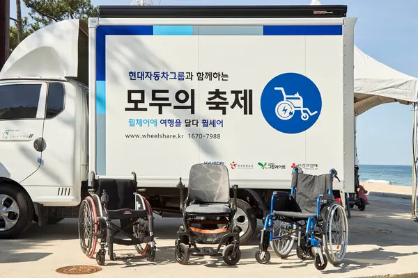 전동화 휠체어 및 운반차량으로 구성된 ‘휠셰어 이동식 대여소’
