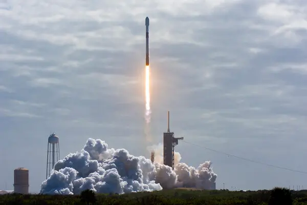 발사 중인 무궁화위성 6A호의 모습 (제공: 스페이스X)