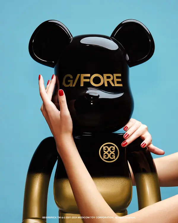 골프 브랜드 지포어가 유명 아트 토이 브랜드 베어브릭과 협업해 홀리데이 시즌을 상품을 출시했다 (사진제공=코오롱 FnC)