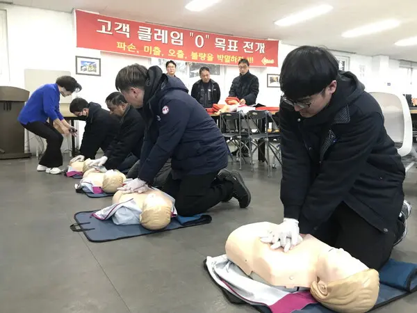  * 코아스는 파주 2공장에서 외국인 근로자를 포함한 현장작업자 및 관리자를 대상으로 심폐소생술(CPR) 및 응급처치 안전보건교육을 진행했다. /제공: 코아스