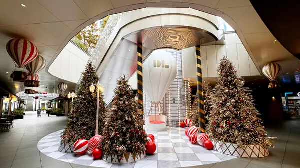 디타워 서울포레스트에 설치된 조명과 오브제 (사진제공=DL)