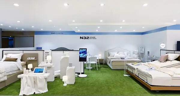 비건 매트리스 N32가 롯데백화점 본점에 매장을 오픈했다. (사진제공=N32)