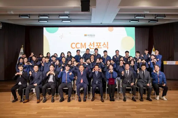 호반호텔앤리조트가 16일 소비자중심경영 선포식을 갖고 기념촬영을 하고 있다.(사진=호반그룹)