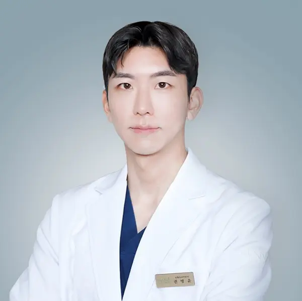 나나성형외과 권병윤 원장