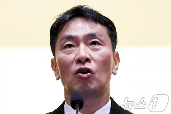 이복현 금융감독원장이 10일 오전 서울 영등포구 금감원에서 열린 2025년도 금융감독원 업무계획 기자간담회에 참석해 모두 발언하고 있다. 2025.2.10/뉴스1 ⓒ News1 이동해 기자