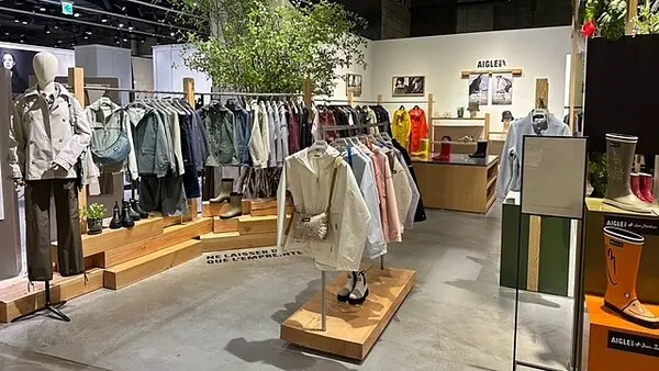 롯데홈쇼핑은 롯데백화점 잠실점에 독점 판권을 인수해 국내 유통 중인 프랑스 패션 브랜드 