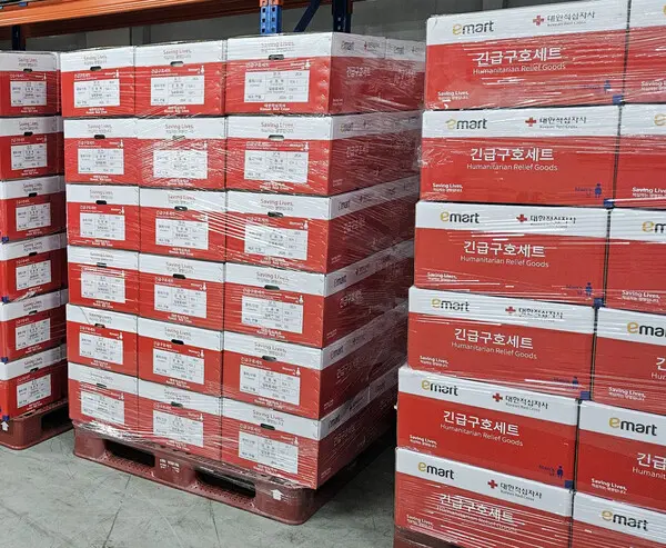 이마트가 산불 피해진역에 전달한 응급구호키트 (사진=신세계그룹)