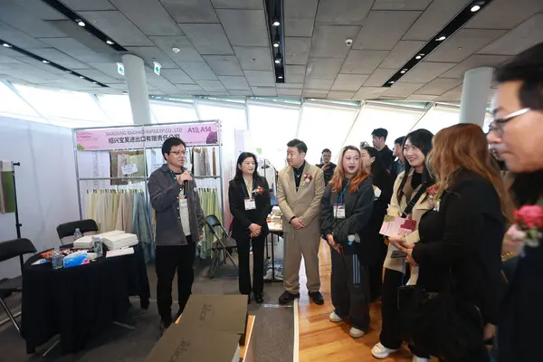 동대문 DDP에서 K-패션 텍스타일 페어가 성황리에 개최됐다. 