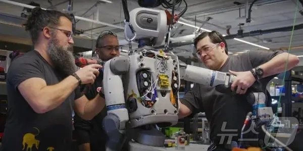 현대차그룹 로봇 전문 계열사 보스턴 다이내믹스가 5일(현지시각) 생산 현장 투입을 앞두고 있는 휴머노이드 로봇 ‘올 뉴 아틀라스(All new Atlas)