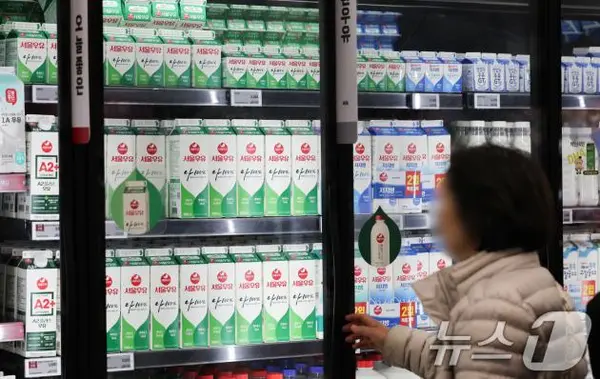 9일 서울 도심의 한 대형마트에 우유 등 유제품들이 진열되어 있다. 2025.3.9/뉴스1 ⓒ News1 허경 기자