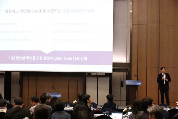 심우진 비즈플레이 출장전략센터 센터장이 AI 기반 기업 비용 관리 최적화 방안에 대해 발표하고 있다 (사진=비즈플레이)