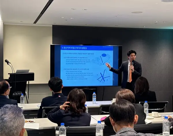 NH농협은행 All100자문센터의 윤수민 부동산 전문위원이 지난 22일 서울 용산구에 나인트리 프리미어 로카우스 호텔에서 열린 부동산 세미나에서 