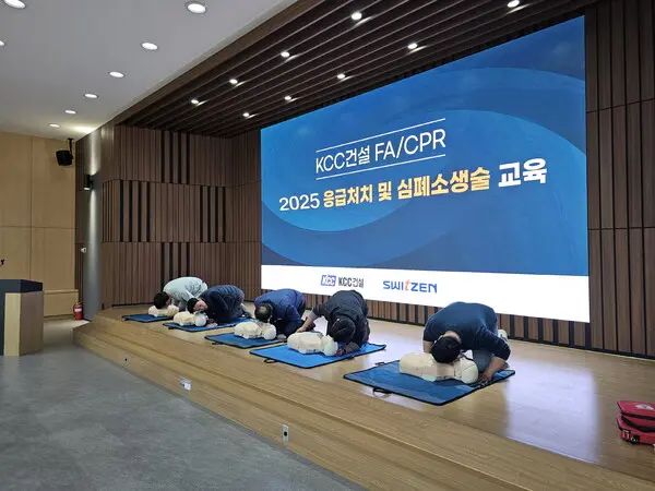 2025 응급처치 및 심폐소생술 교육 진행 모습 (사진=KCC건설)