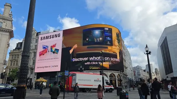 삼성전자가 영국 런던 피카딜리 광장에서 진행하는 