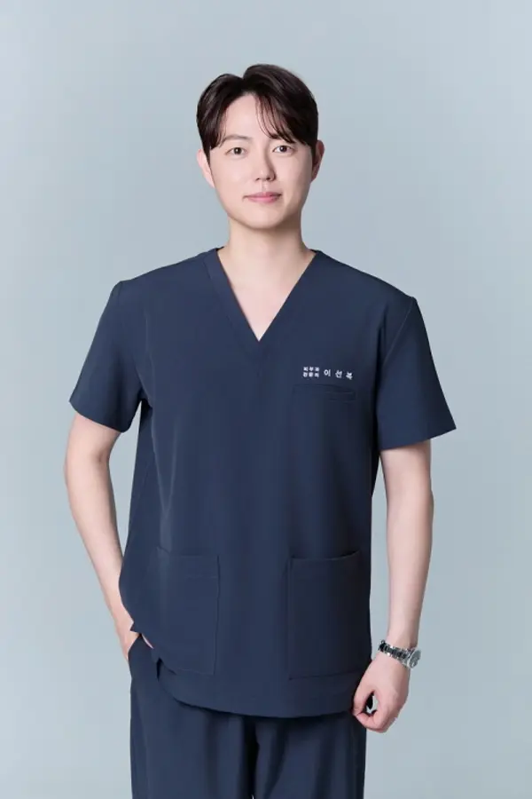 청담포워드피부과 이선복 원장