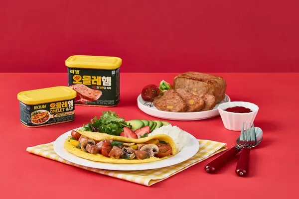 동원F&B의 신제품 ‘리챔 오믈레햄’ 연출 이미지