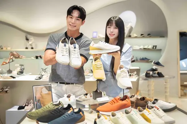 신세계백화점이 강남점 4층에 프랑스 친환경 슈즈 브랜드 매장을 선보였다. (사진제공=신세계백화점)