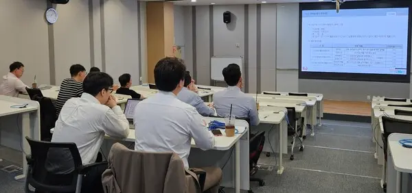 한전KDN의 부서별 ESG 리더 워크숍 경과 보고 모습. (제공 한전KDN)