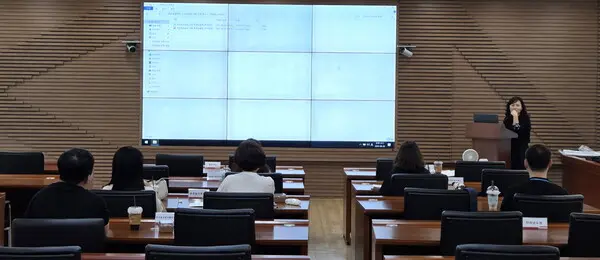 한전KDN 본사 다목적실에서 진행된 나주 CISO협의회 2025년 제3차 개인정보보호 강화 특별위원회 정기회의 진행 모습.