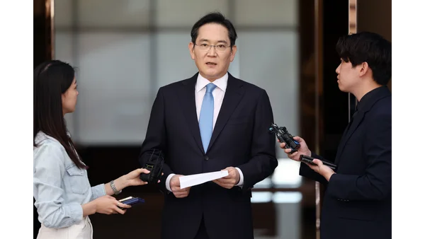 이재용, 파업 위기에 