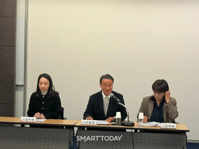 주택산업연구원 김수현 부연구위원, 서종대 원장, 김덕례 실장이 