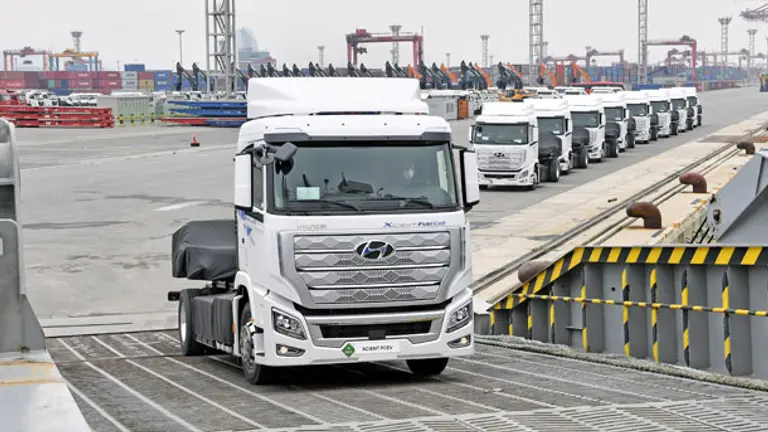 사진=수출되는 현대 수소전기 대형트럭