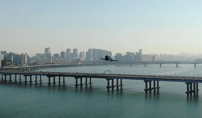 서울 상공에서 시운전중인 이항 드론택시 (사진=이항)