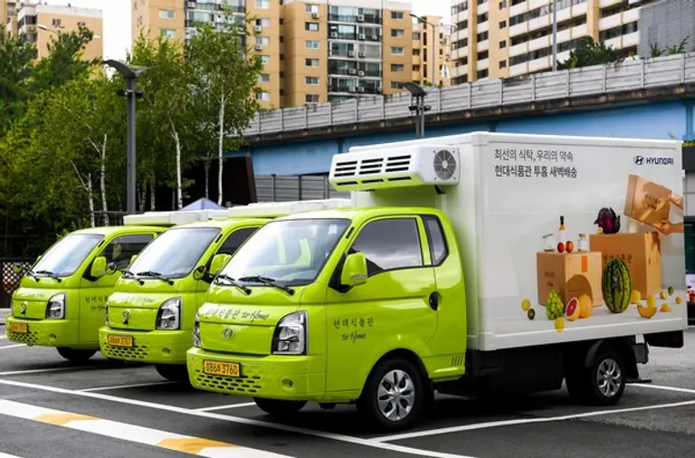 ◇현대차그룹이 현대백화점, 콜드체인(저온유통체계) 물류대행사 팀프레시와 함께 전기트럭 기반의 차별화된 배송 서비스를 이달 말부터 10월까지 약 3개월간 시범 운영한다.