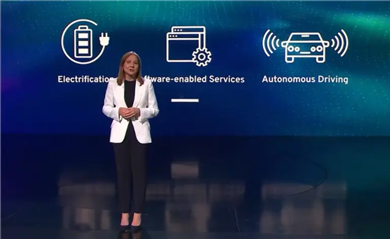 메리 바라 GM CEO가 CES 2022 행사에서 자동차 산업의 미래를 알리는 기조연설을 하고 있다. 사진=CES 홈페이지
