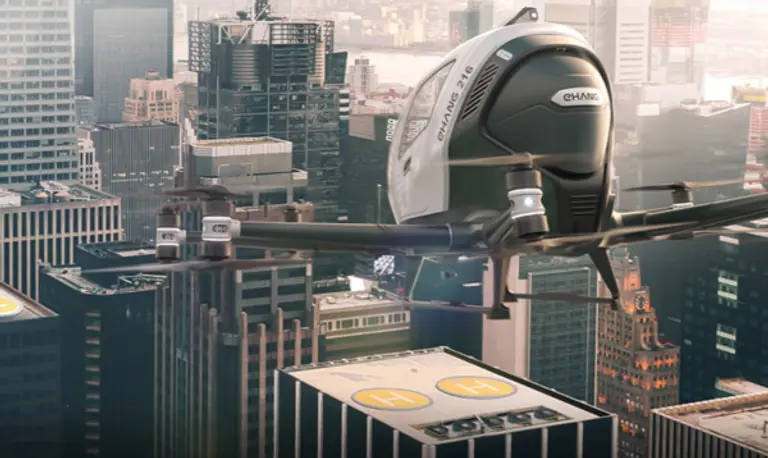 중국 이항의 에어택시가 도심 하늘을 날고 있다. 사진 = 이항