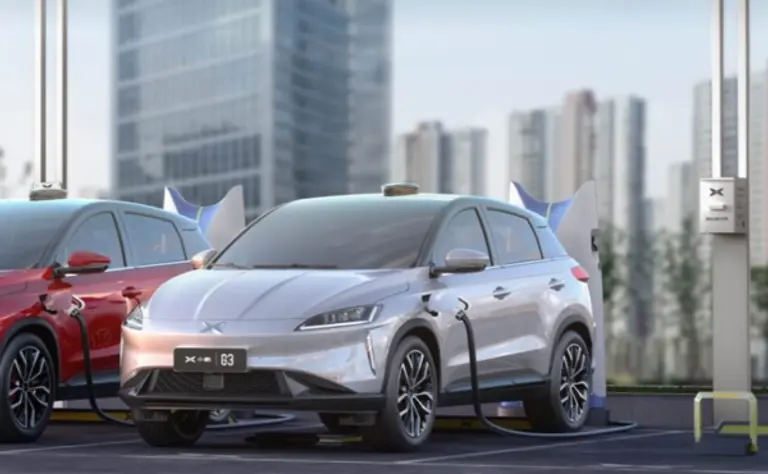 전기차 충전 모습. 사진=샤오펑 홈페이지