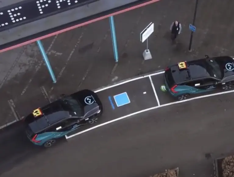 예테보리에서 전기 택시 무선 충전 서비스가 시작됐다. 사진=볼보카 트위터