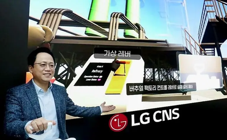 ◇LG CNS 스마트FC사업부장 조형철 전무가 한국공학한림원 스마트디지털포럼에서 ‘버추얼 팩토리’를 소개하고 있다.(사진: LG CNS)
