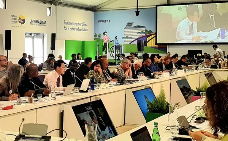 ◇이형종 대전시 국제대사가 세계도시총회에서 대전 UCLG 총회에 초청 제안을 하고 있다.(사진: 대전시)