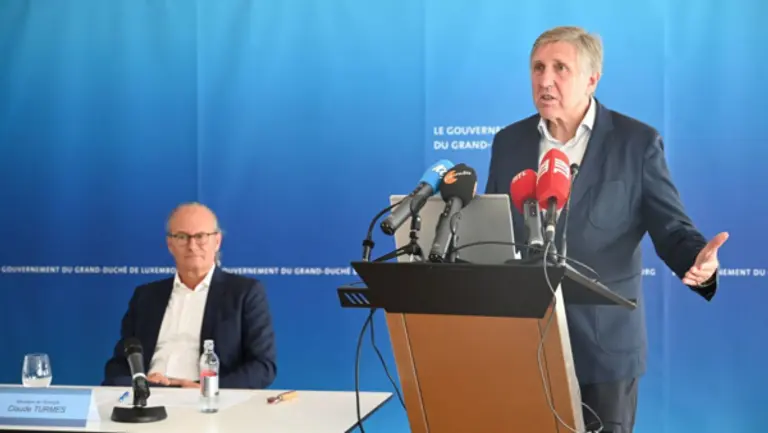 프랑수아 바슈 룩셈부르크 교통부 장관이 수소 충전소 건설을 발표하고 있다. 사진=룩셈부르크 교통부