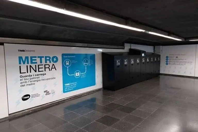 바르셀로나의 시우타델라-빌라 올림피카 역에 만들어진 e-스쿠터 충전대. 사진=TMB