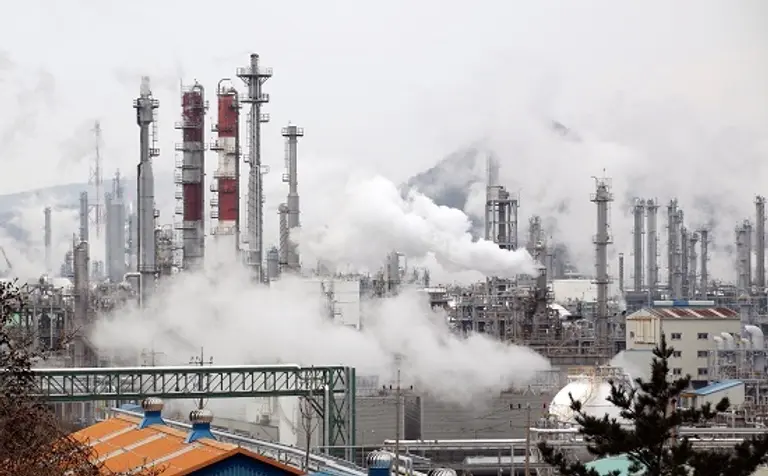 * 정부가 총 사업비 9352억원 규모의 탄소중립화 지원안을 확정했다. ▲철강 2,097억원, ▲석유화학 1,858억원, ▲시멘트 2,826억원, ▲반도체/디스플레이 2,571억원 등 탄소다배출업종 위주로 지원 예정이다. 