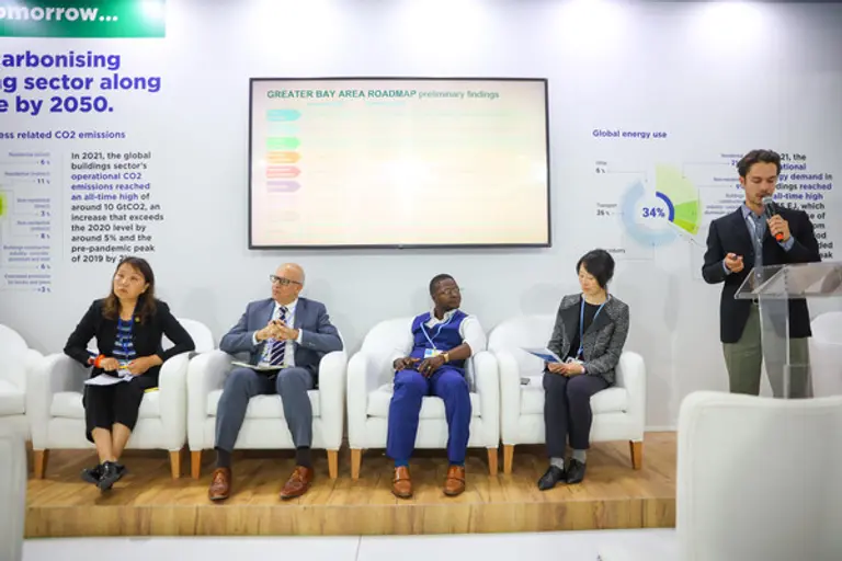  * 유엔 기후변화협약 당사국 총회의 빌딩관에 모인 패널들