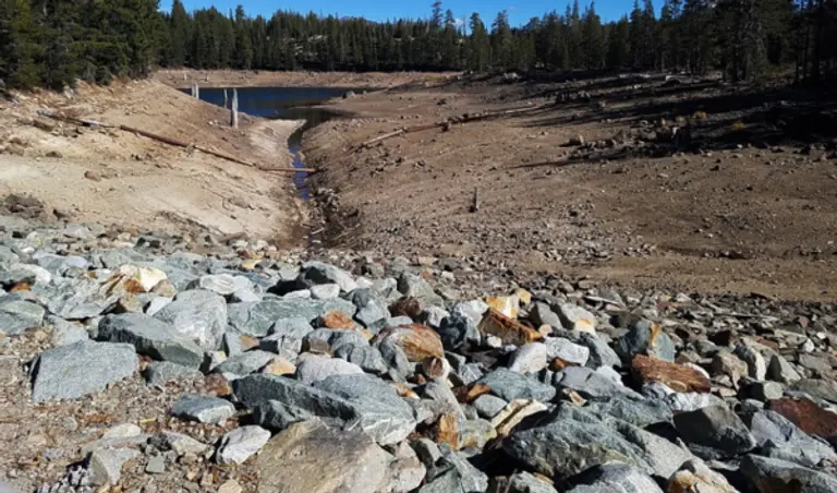 가뭄으로 바닥을 드러낸 캘리포니아의 하천. 사진=픽사베이