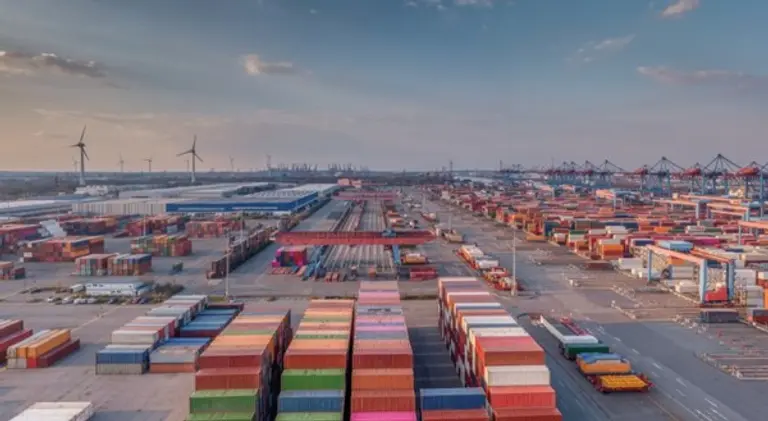  * 베트남 호치민의 최대 항구인 깟라이항 전경.