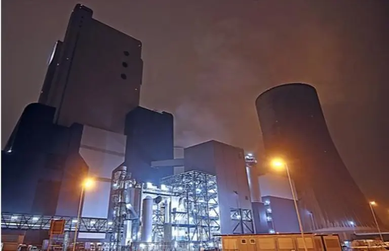 석탄 발전소의 야경. 사진=픽사베이