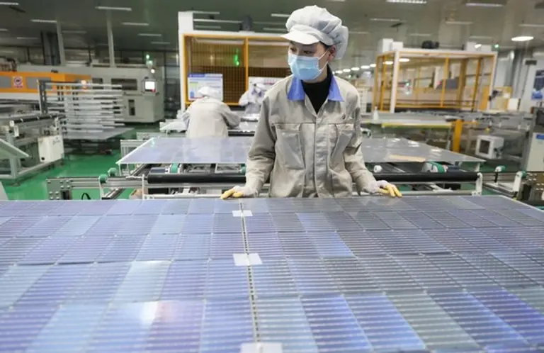 중국 기업들이 태양광 제조 공급망의 80%를 차지하고 있다. 출처=CFOTO/ZUMA PRESS