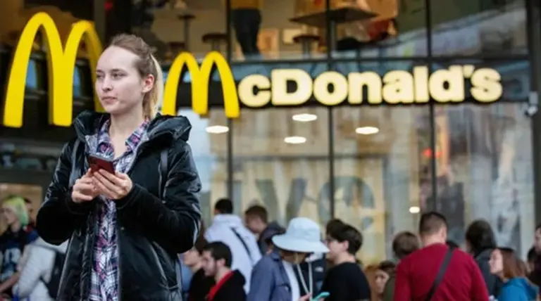 인플레이션에 지친 고객들이 패스트푸드를 많이 찾고 있다. 출처=게티이미지