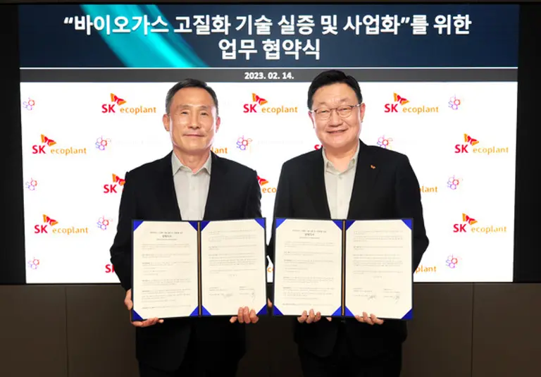 김병권 SK에코플랜트 에코랩센터 대표(사진 오른쪽)와 박용주 ㈜홍보에너지 대표가 