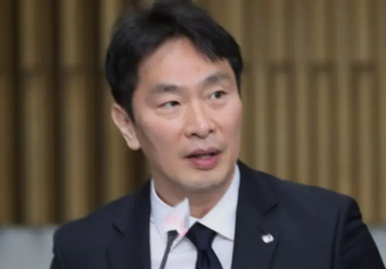  * 금융감독원(원장 이복현)이 손보사의 운전자보험에 대한 과열 마케팅과 관련해 소비자들의 주의를 촉구했다. 